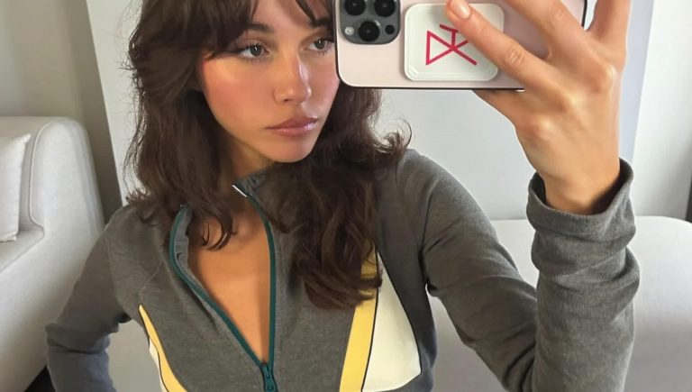 Уход за одеждой из разных тканей: что делать и чего избегать